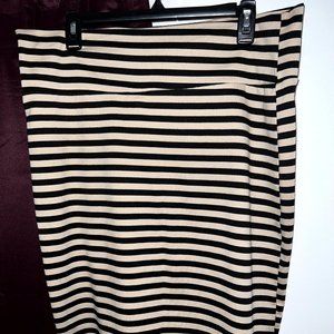 A Lularoe  women skirt